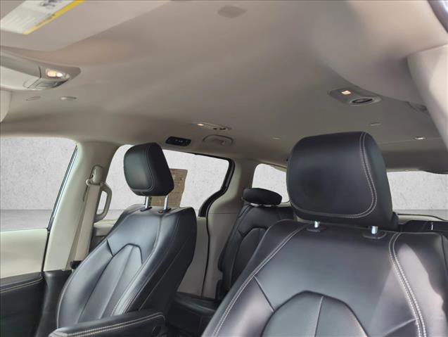 Used 2023 Chrysler Pacifica Touring-L FWD image 15