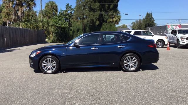 Used 2019 INFINITI Q70 Luxe image 2