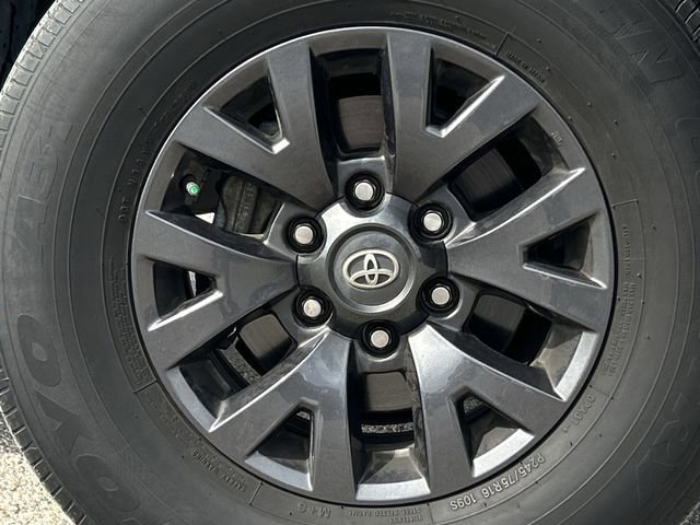 Used 2022 Toyota Tacoma SR5 RWD image 11