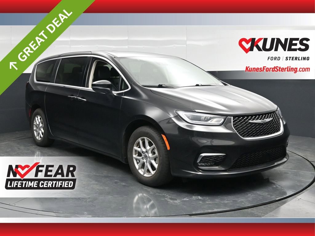 Used 2023 Chrysler Pacifica Touring-L FWD image 1