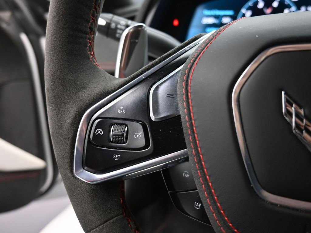 Used 2023 Chevrolet Corvette Stingray Premium Conv w/ Z51 Performance Package image 4