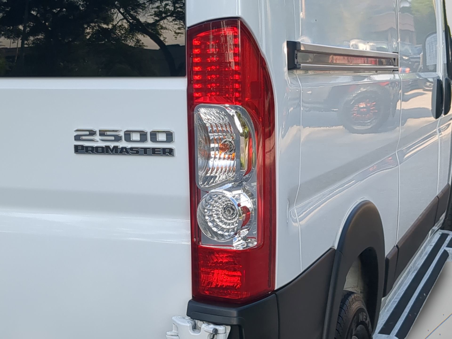 Used 2025 RAM ProMaster 2500 w/ U-Haul Equipment Group FWD image 45