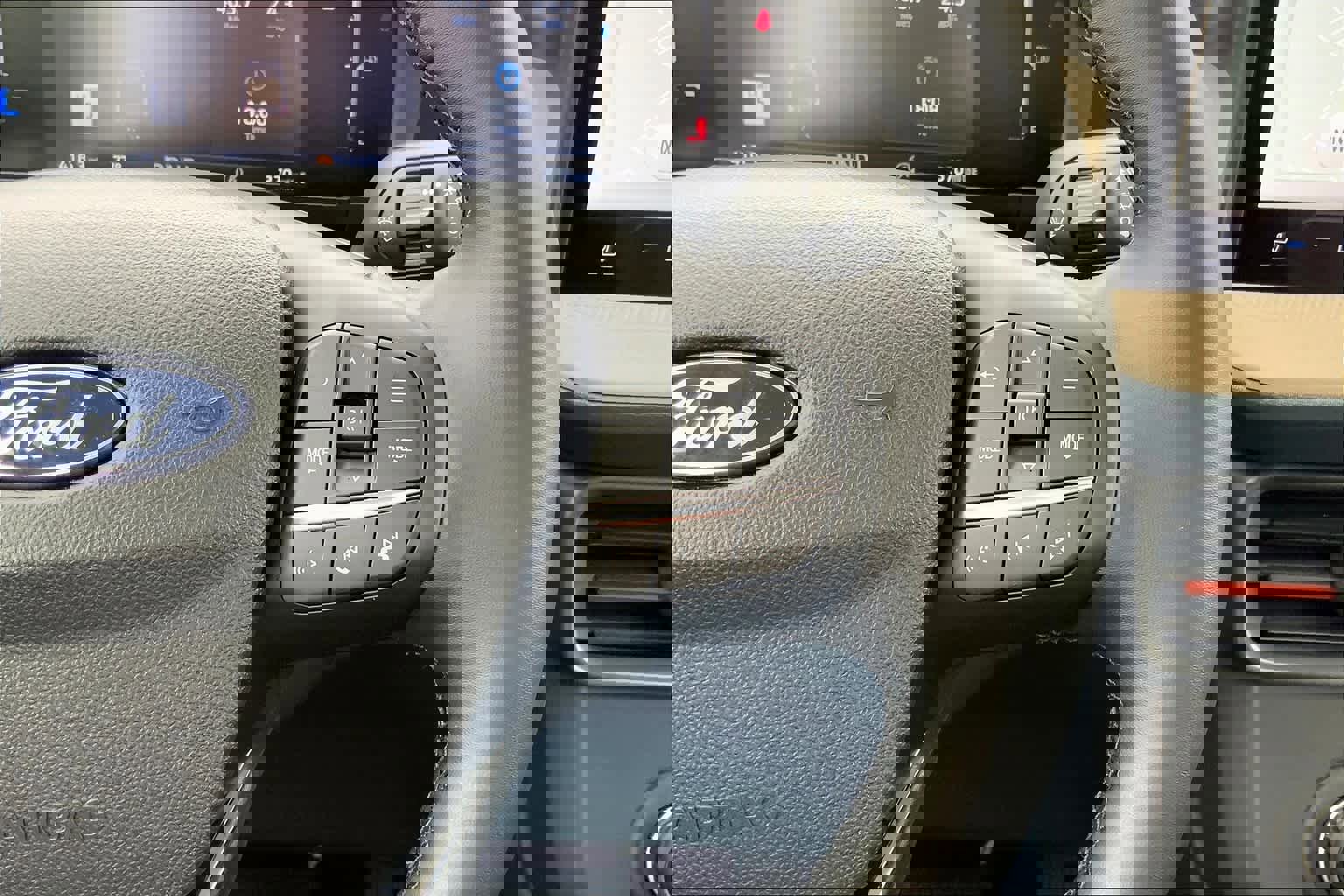 Certified 2025 Ford Maverick Lariat w/ 4K Tow Package image 24