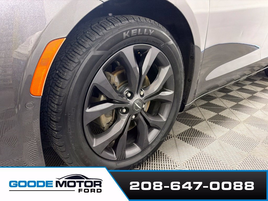 Used 2020 Chrysler Pacifica Touring-L Plus FWD image 28