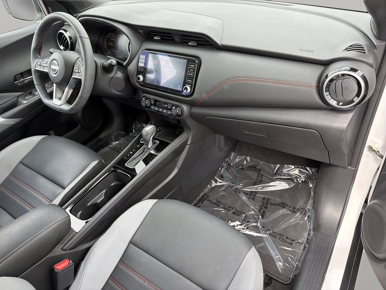 Used 2023 Nissan Kicks SR w/ SR Premium Package FWD image 11