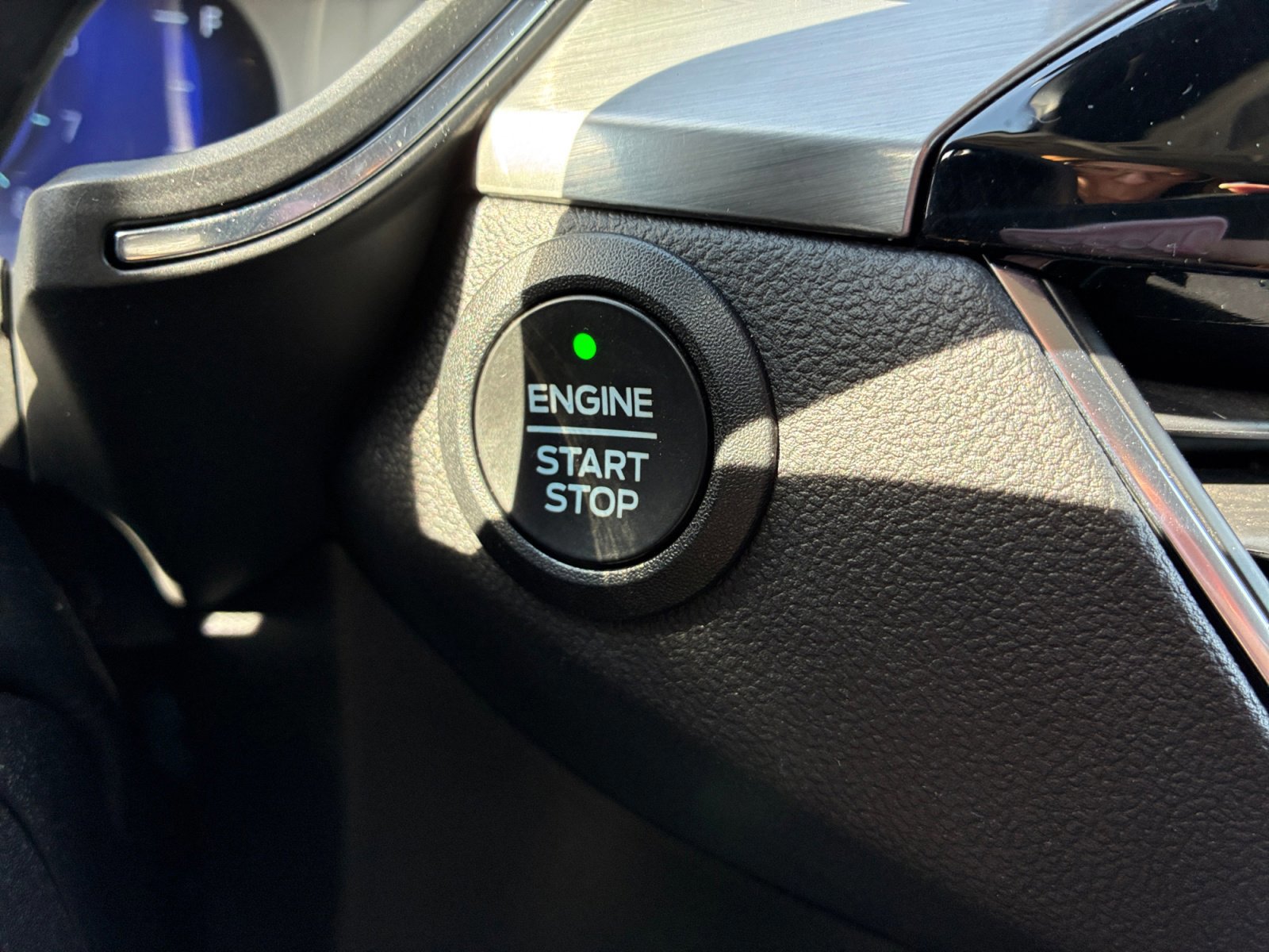 Certified 2022 Ford Escape Titanium image 30