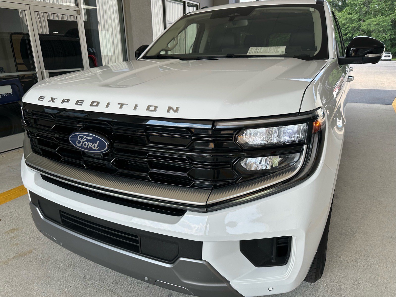 Certified 2025 Ford Expedition Max Platinum AWD/4WD image 2