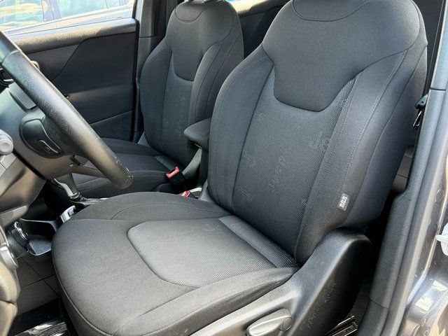 Used 2017 Jeep Renegade Latitude AWD/4WD image 10