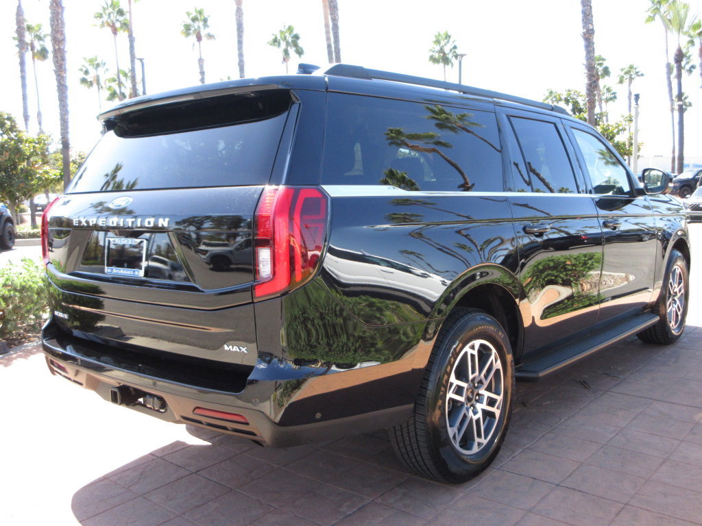 Certified 2025 Ford Expedition Max Active RWD image 4