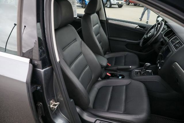 Used 2017 Volkswagen Jetta SE image 24