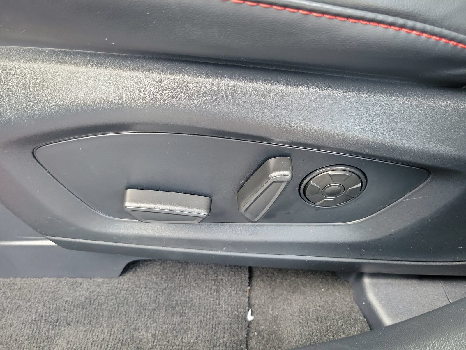 Certified 2025 Ford Explorer ST RWD image 19