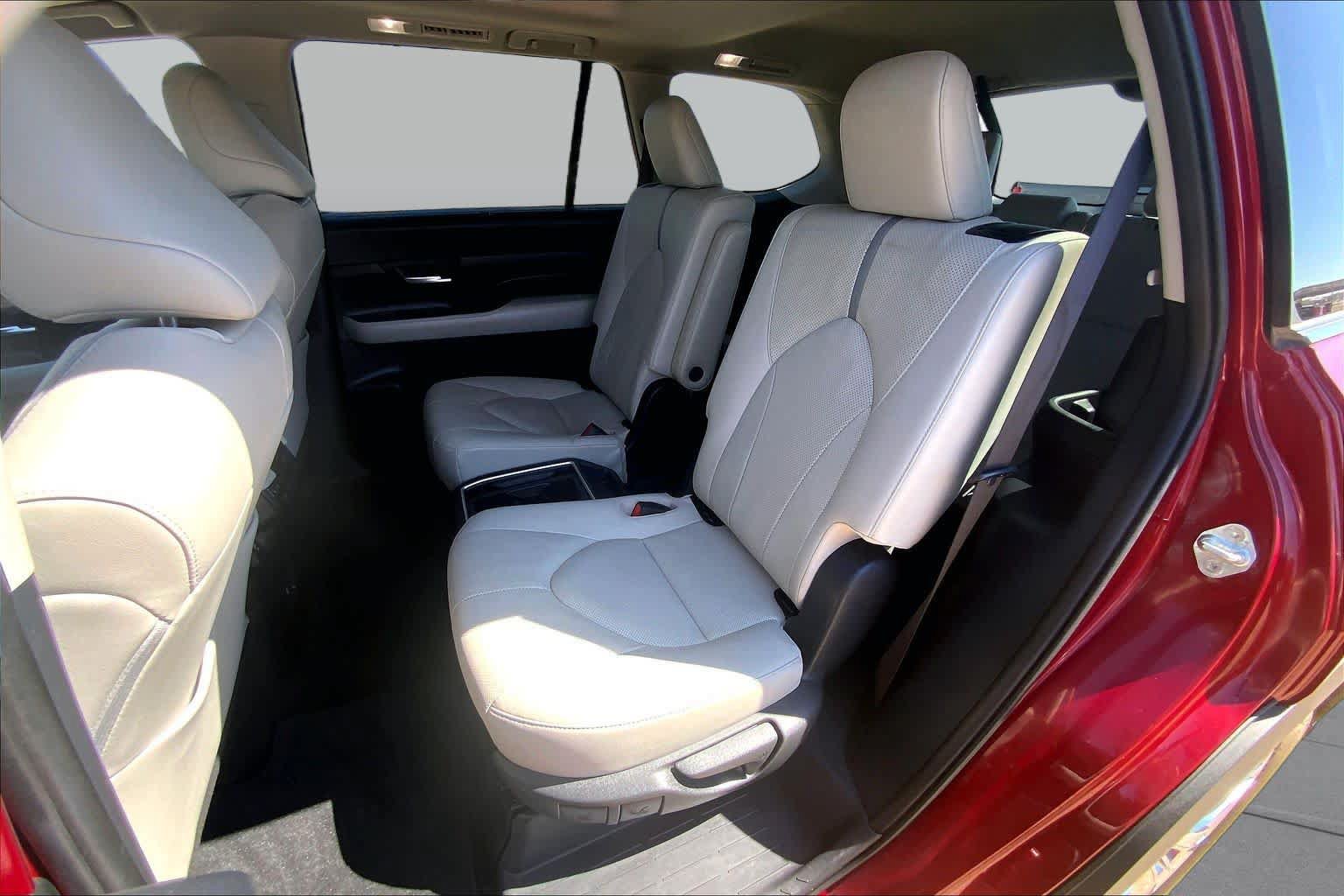 Used 2024 Toyota Grand Highlander AWD image 21
