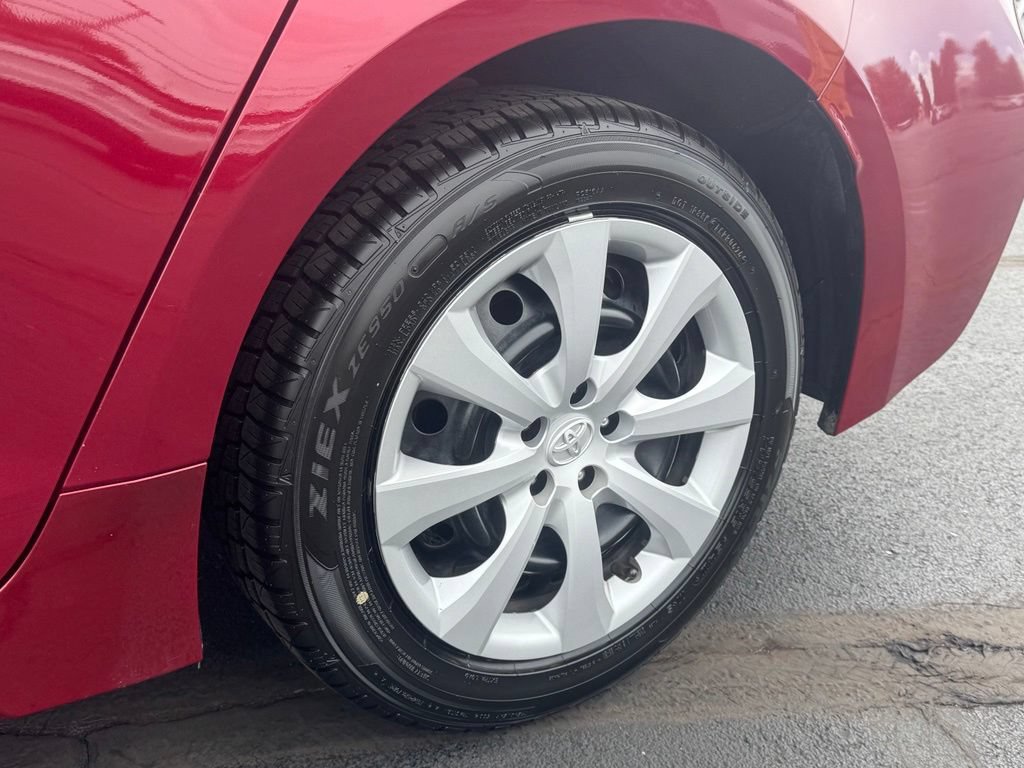 Used 2025 Toyota Corolla LE FWD image 30
