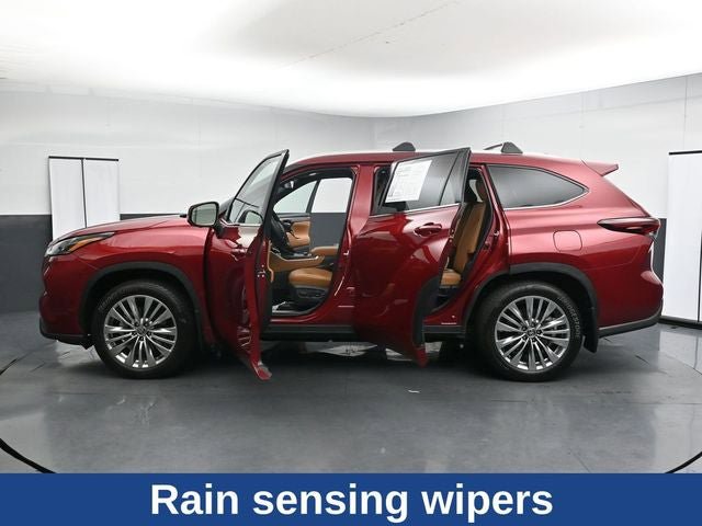 Used 2025 Toyota Highlander Platinum AWD/4WD image 40
