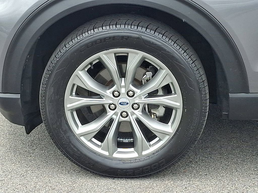 Certified 2023 Ford Explorer XLT w/ Equipment Group 202A AWD/4WD image 8