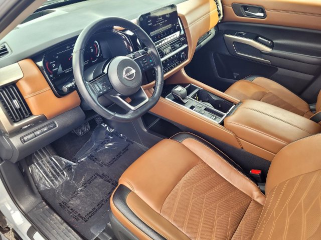 Used 2024 Nissan Pathfinder Platinum w/ Cargo Package FWD image 10