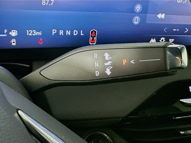 Used 2025 Buick Enclave Preferred FWD image 23