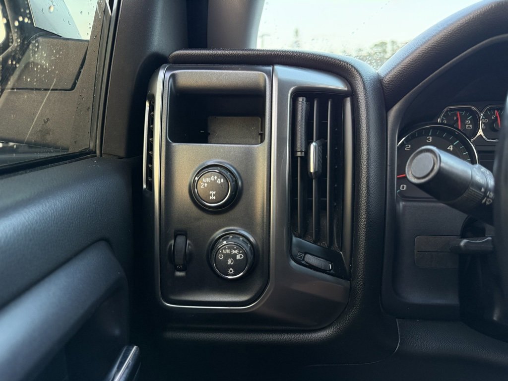 Used 2018 Chevrolet Silverado 1500 LT w/ All Star Edition image 13