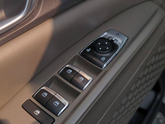 Used 2025 Kia Carnival EX FWD image 11