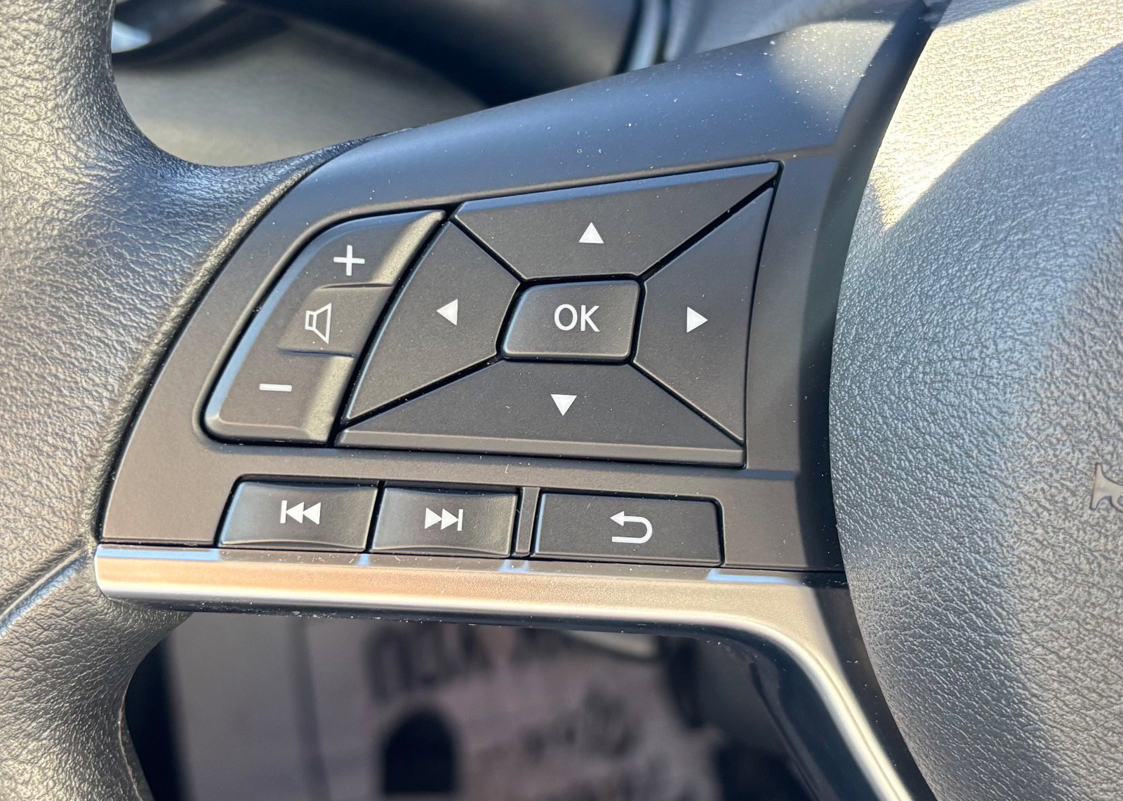 Used 2025 Nissan Sentra SV image 28