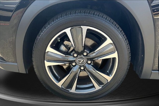 Used 2019 Lexus UX 200 w/ Premium Package FWD image 9