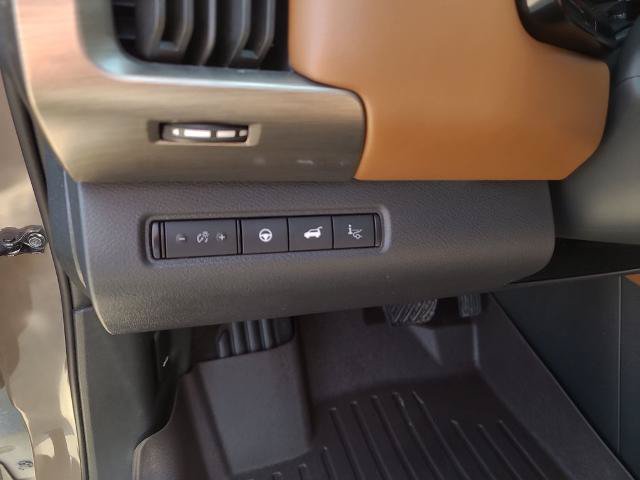 Used 2023 Nissan Pathfinder Platinum FWD image 26