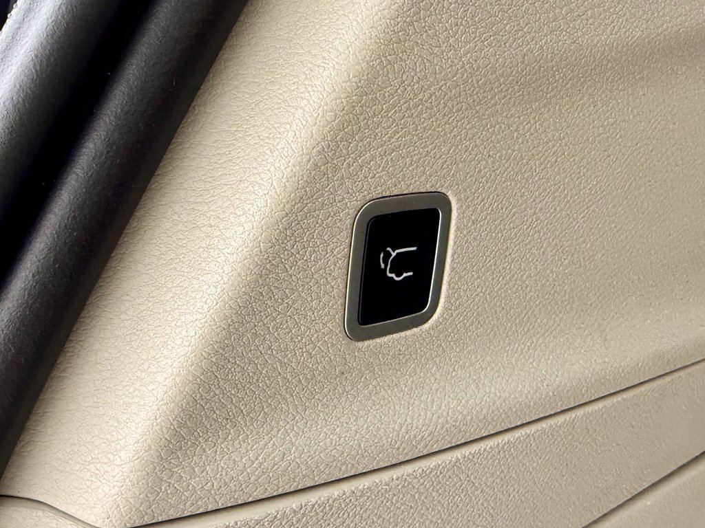 Used 2024 Chrysler Pacifica Select image 17