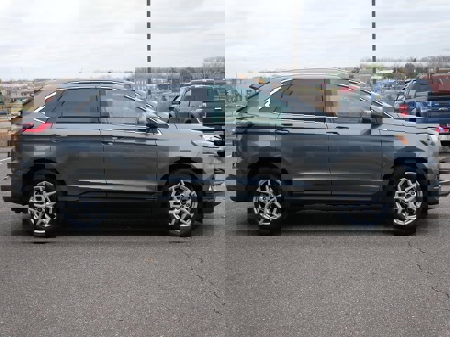 Certified 2022 Ford Edge SEL w/ Convenience Package image 2