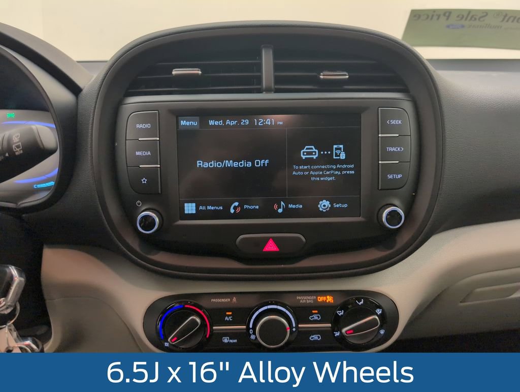 Used 2025 Kia Soul LX w/ LX Technology Package FWD image 26