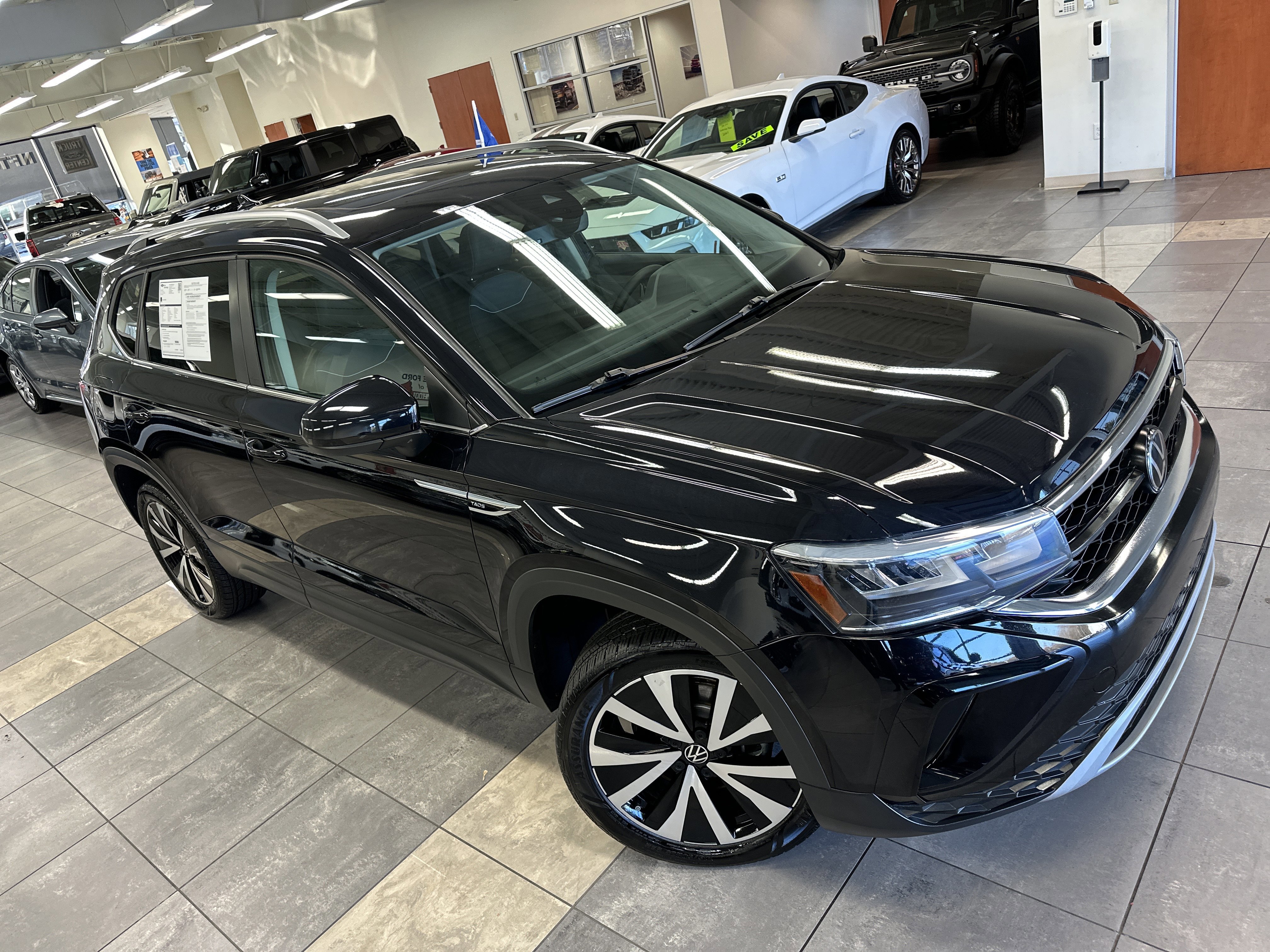 Used 2024 Volkswagen Taos SE image 8