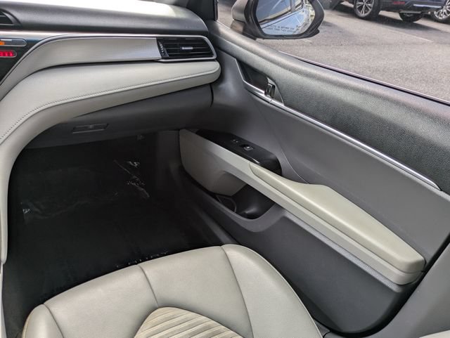 Used 2020 Toyota Camry SE FWD image 16