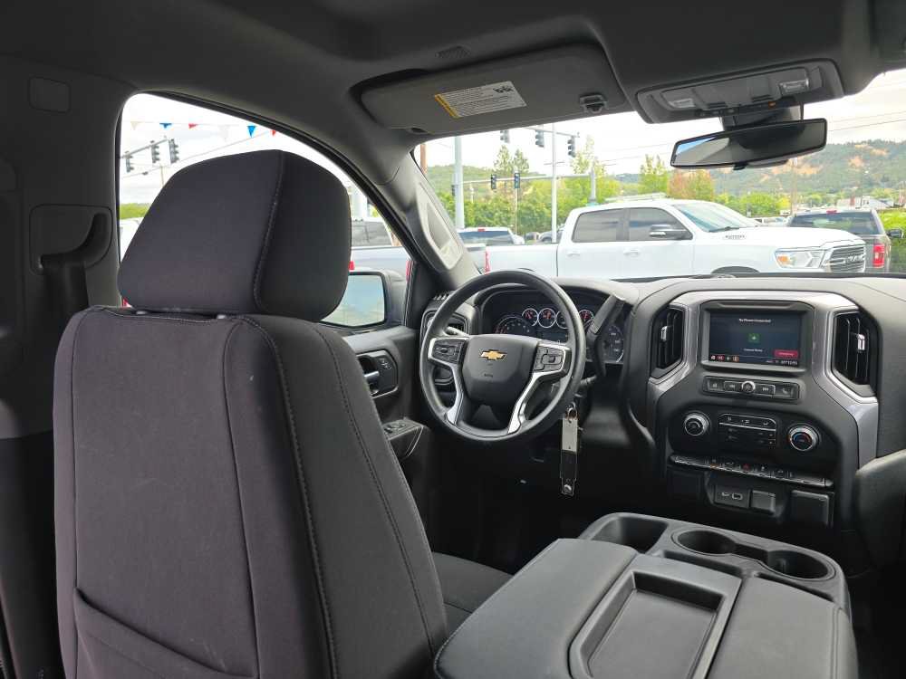 Used 2022 Chevrolet Silverado 1500 Custom w/ LPO, Blackout Package AWD/4WD image 11