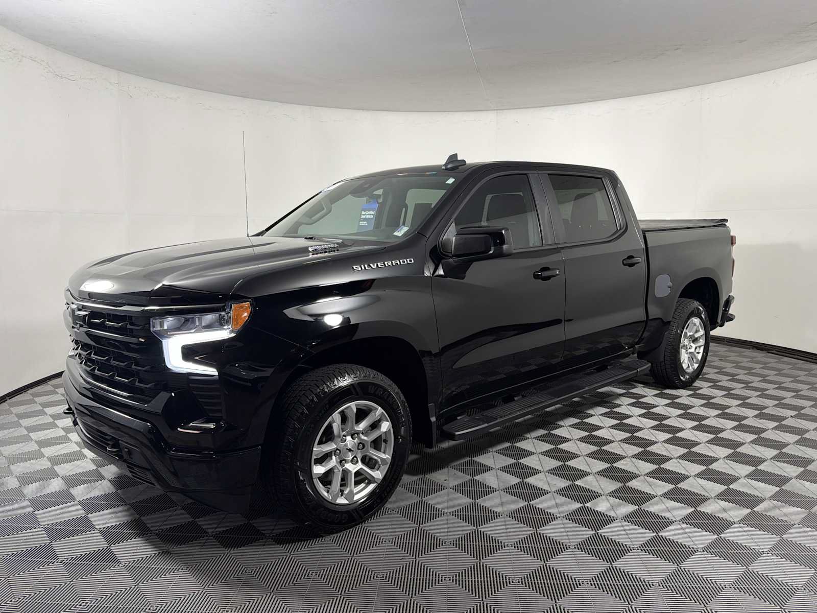 Used 2023 Chevrolet Silverado 1500 RST RWD image 5