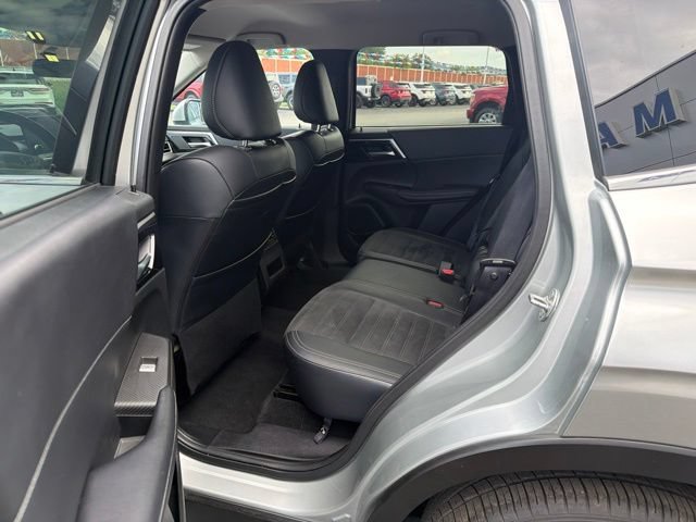 Used 2024 Mitsubishi Outlander SE AWD/4WD image 11