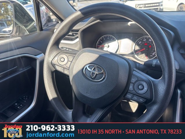 Used 2022 Toyota RAV4 LE image 16