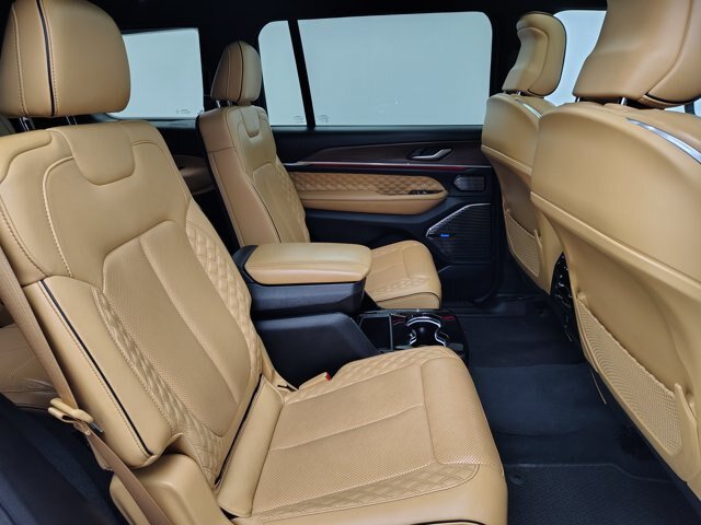 Used 2023 Jeep Grand Cherokee L Summit AWD/4WD image 34