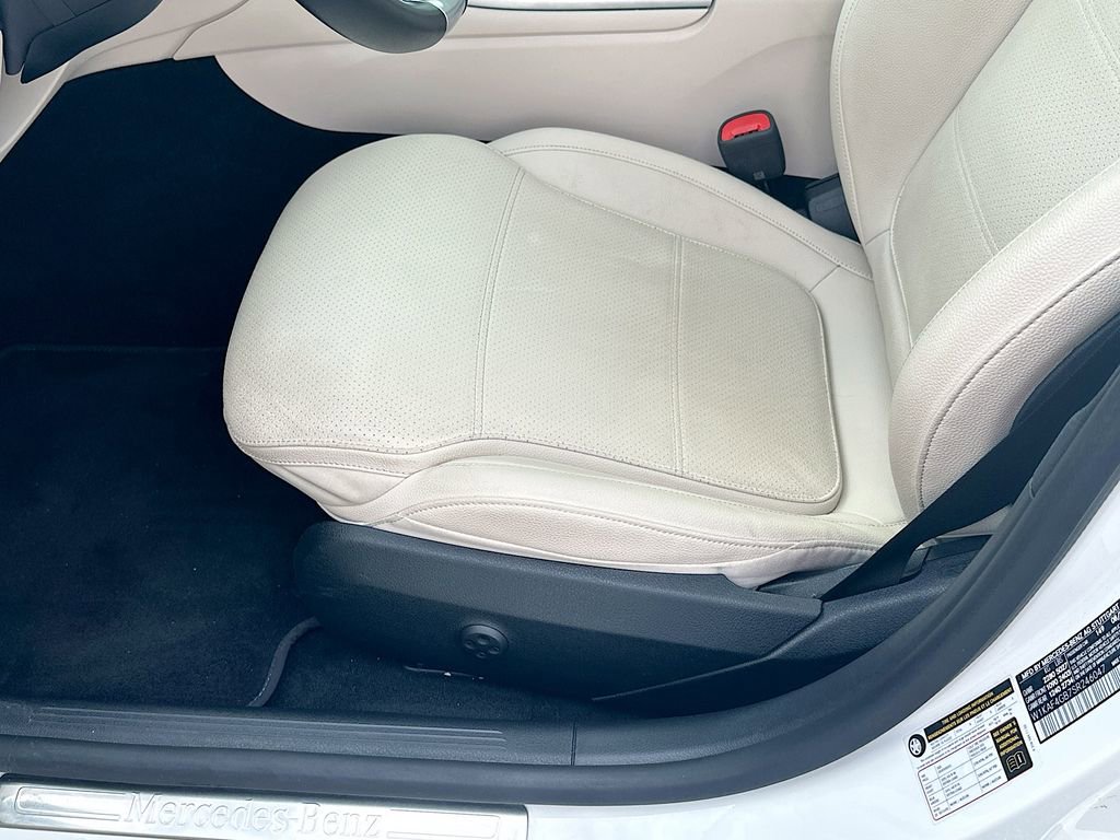 Used 2025 Mercedes-Benz C 300 Sedan image 9