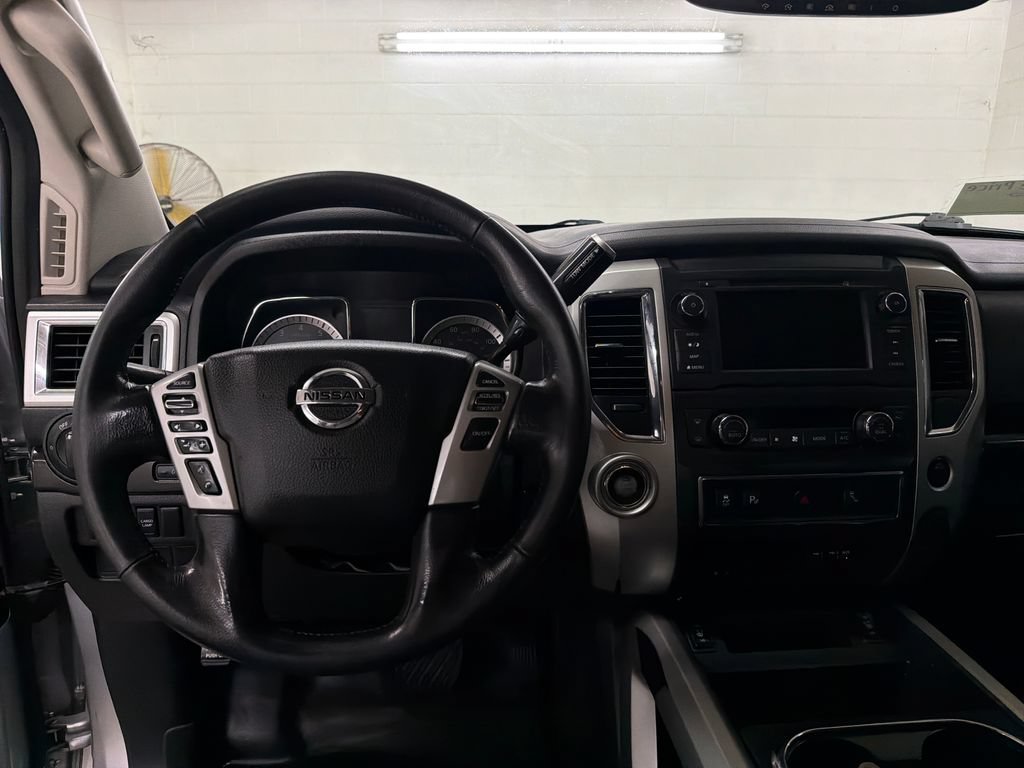 Used 2019 Nissan Titan SV w/ SV Convenience Package RWD image 9