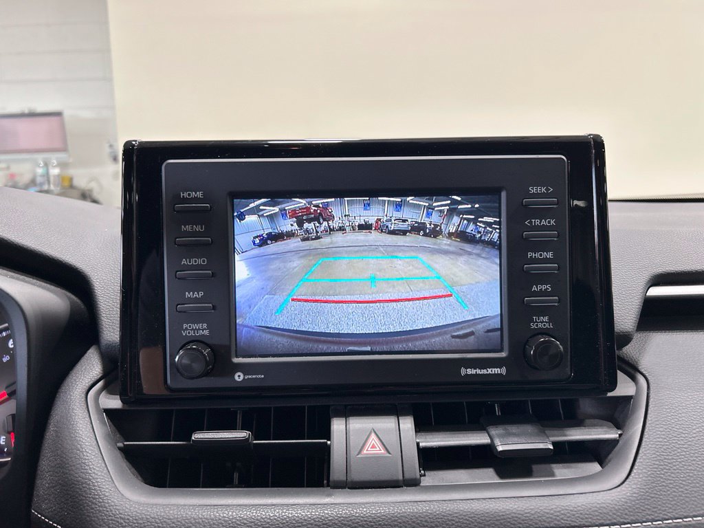 Used 2021 Toyota RAV4 LE AWD/4WD image 18