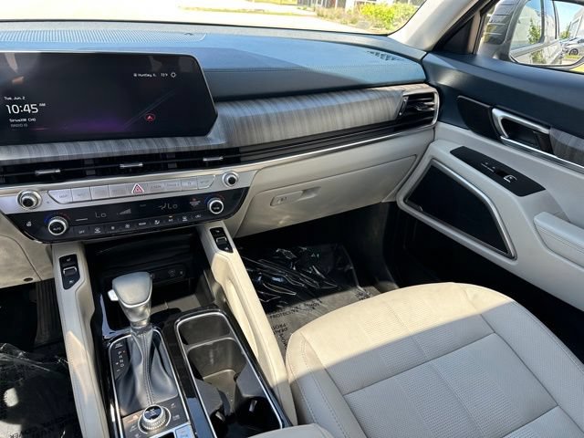 Used 2024 Kia Telluride EX w/ EX Captain's Chair Package AWD/4WD image 17