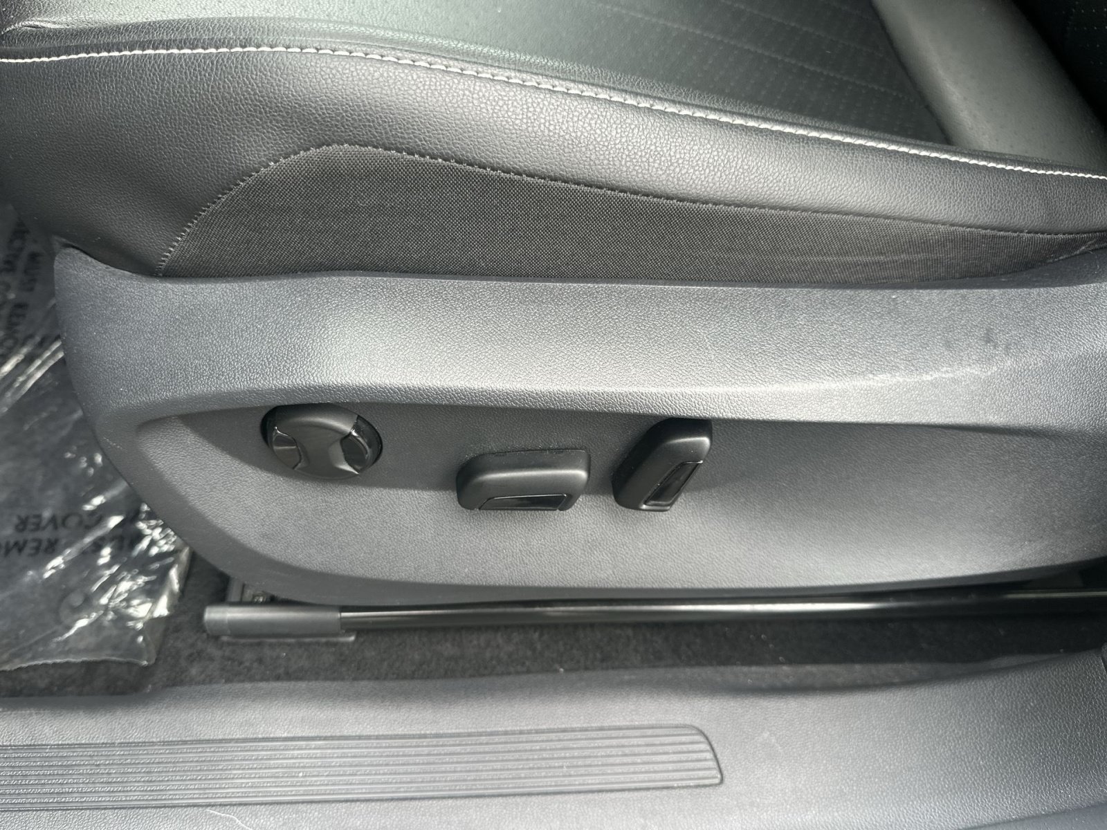 Used 2023 Volkswagen Tiguan SE w/ Panoramic Sunroof Package FWD image 22