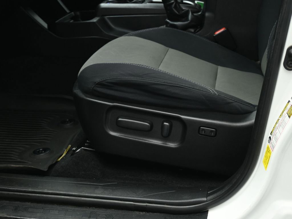 Used 2021 Toyota Tacoma TRD Sport w/ Technology Package image 26