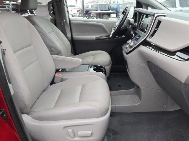 Used 2020 Toyota Sienna XLE image 7