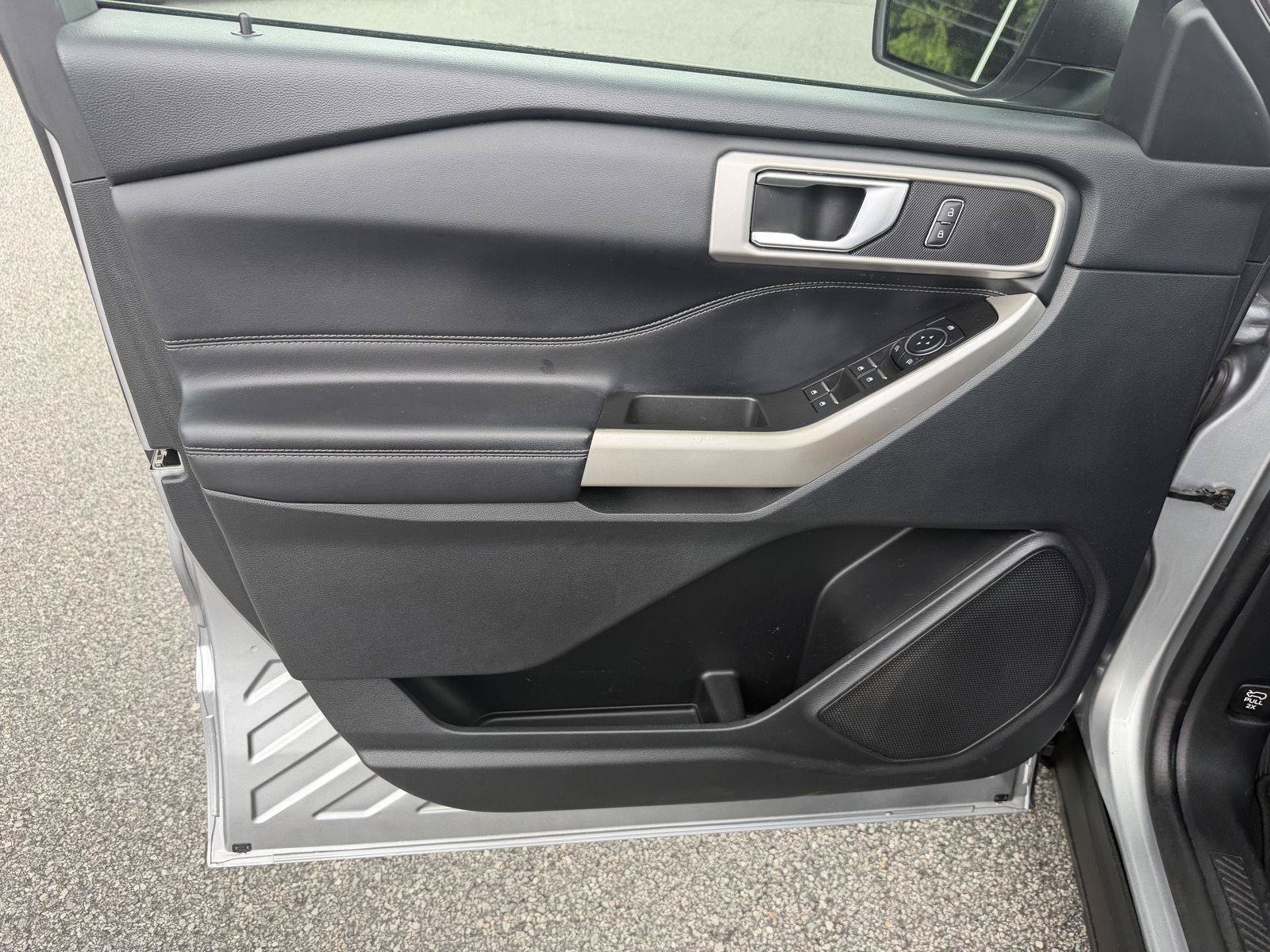 Certified 2023 Ford Explorer XLT RWD image 20