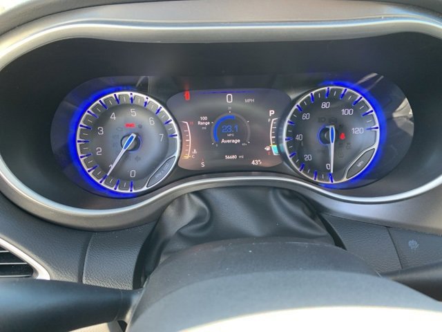 Used 2024 Chrysler Pacifica Touring-L image 15