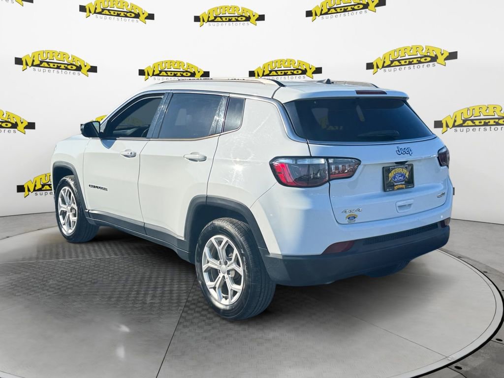 Used 2024 Jeep Compass Latitude AWD/4WD image 3