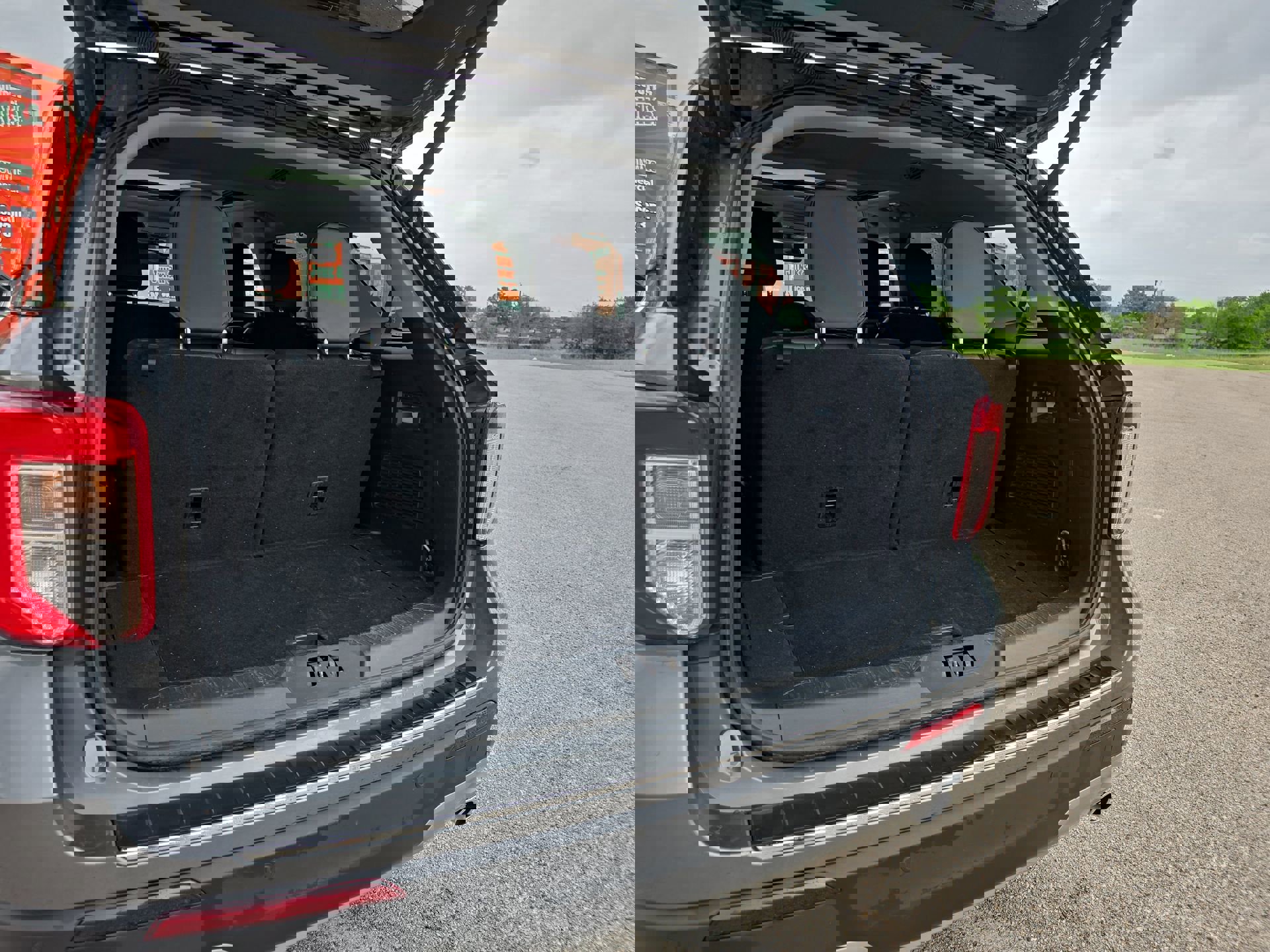 Certified 2023 Ford Explorer Limited w/ Limited Technology Package RWD image 24