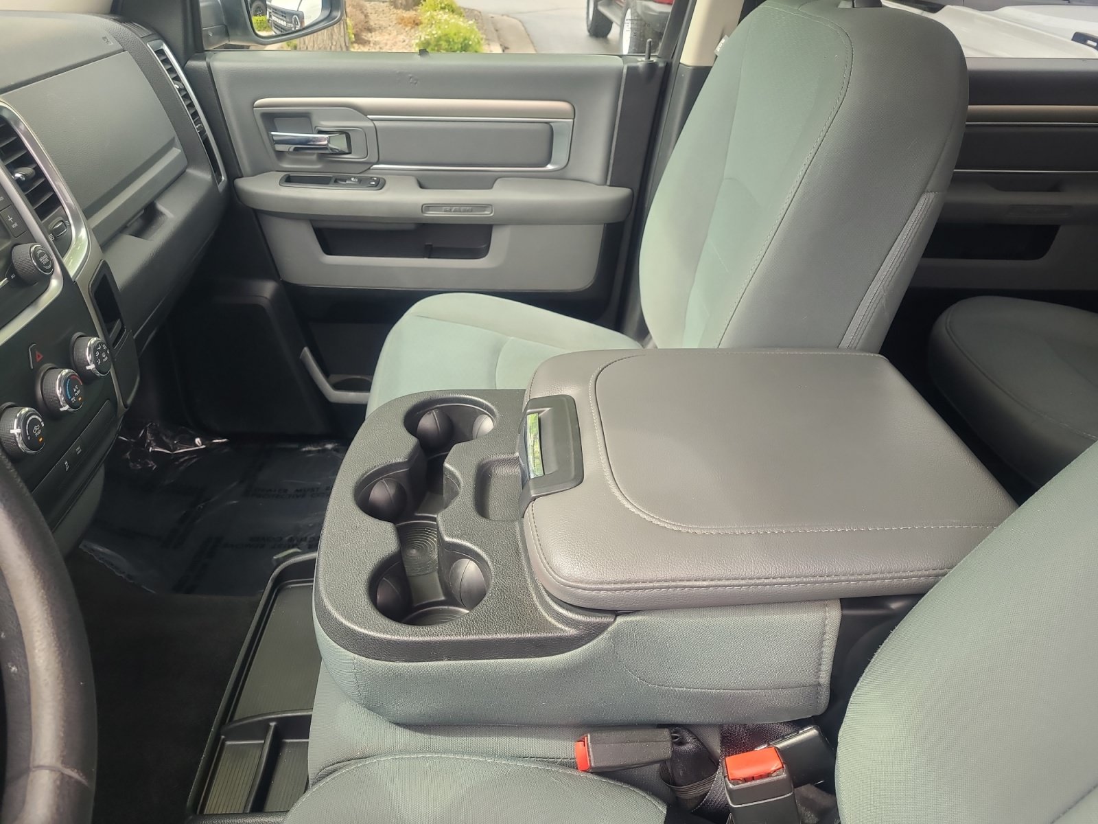 Used 2018 RAM 1500 Classic SLT AWD/4WD image 15