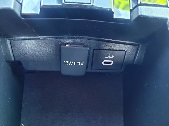 Used 2025 Toyota Corolla SE w/ SE Premium Package FWD image 21