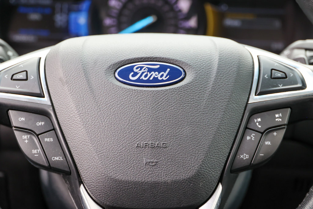 Certified 2019 Ford Edge Titanium w/ Cold Weather Package AWD/4WD image 9